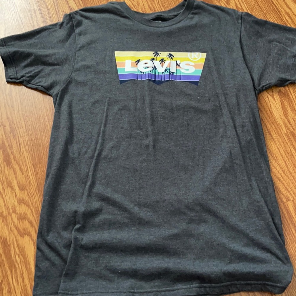 Levi’s t shirt